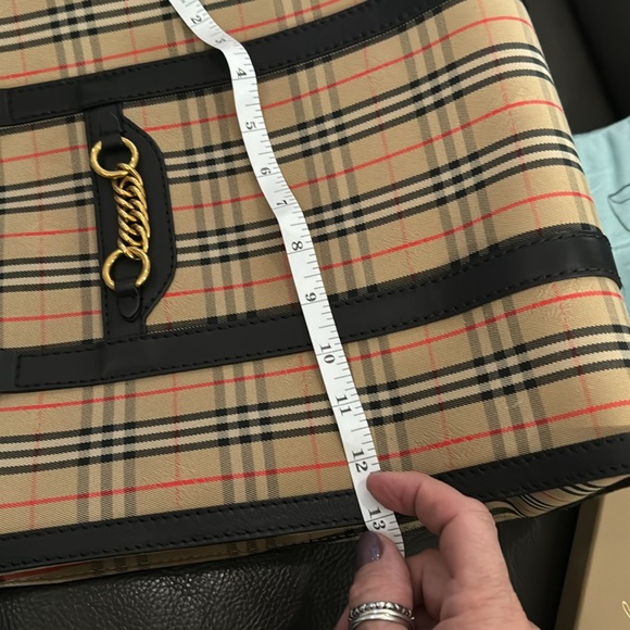 Burberry bag with gold hardware black/tan spacious tote comes with wallet. - Picture 3 of 15